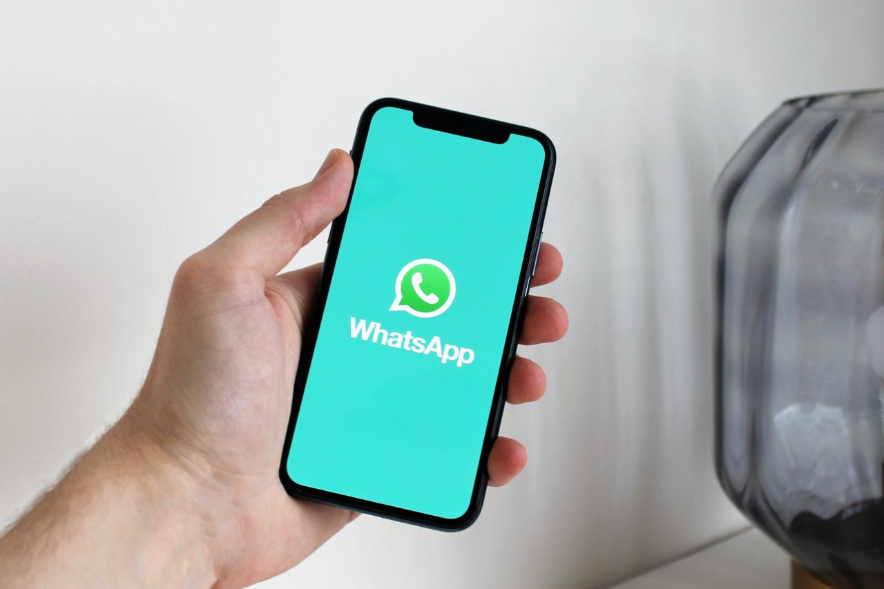 cara mengembalikan keyboard di whatsapp